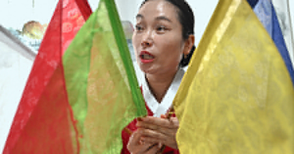 South Korea: on the threshold of two worlds