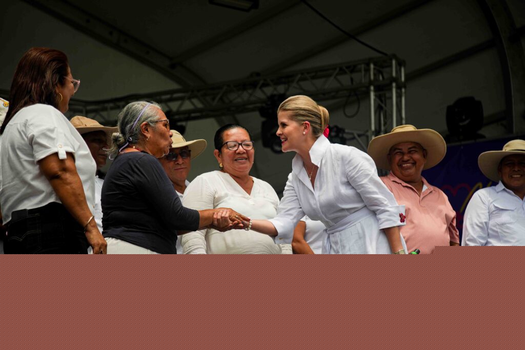 No, no es la primera vez que areneros artesanales de Guanacaste obtienen una concesión, como afirmó Laura Fernández