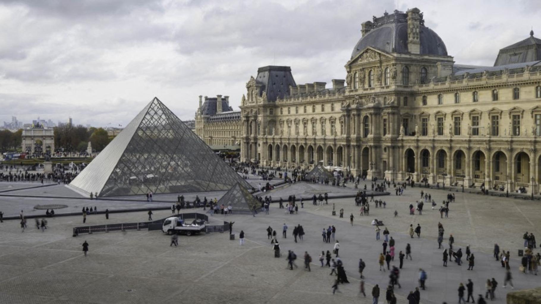 Le Louvre ferme une galerie au public après un rapport alertant sur la « fragilité » d’une partie de l’édifice