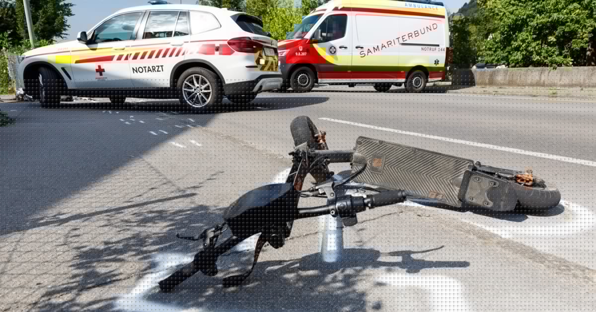 Zwei Schwerverletzte - Vermummter Scooter-Fahrer (16) fährt Polizist um