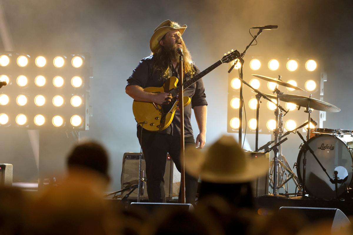 Chris Stapleton Visits Minnesota Guitar Shop