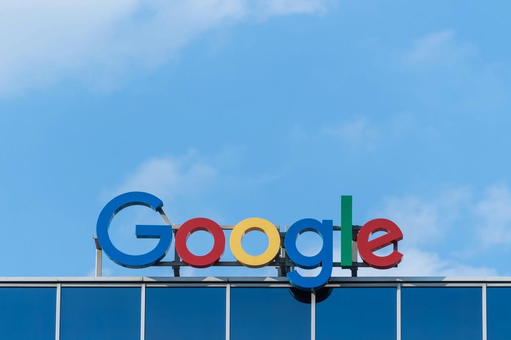 Google прокладає три гігантські підводні кабелі – що вони змінять для Америки