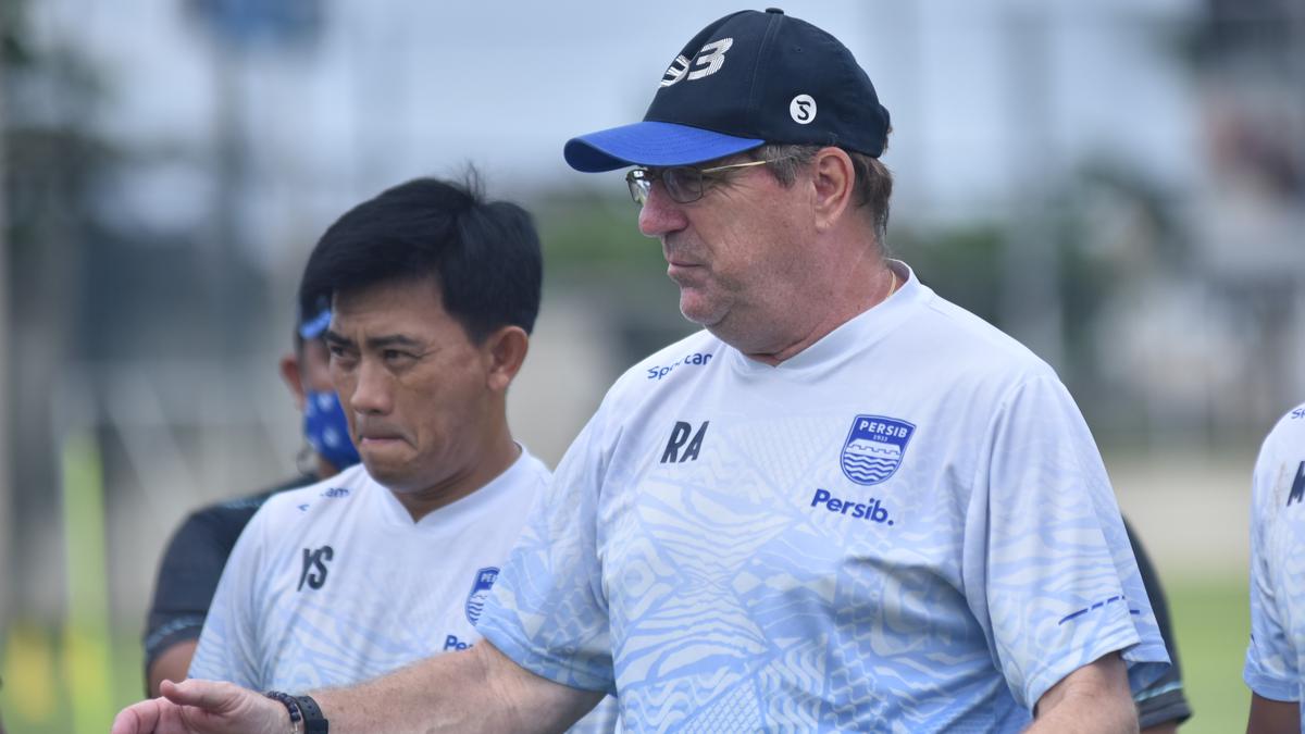 Sengketa dengan Persib Bandung, Robert Alberts Sesalkan Serangan ke Keluarga