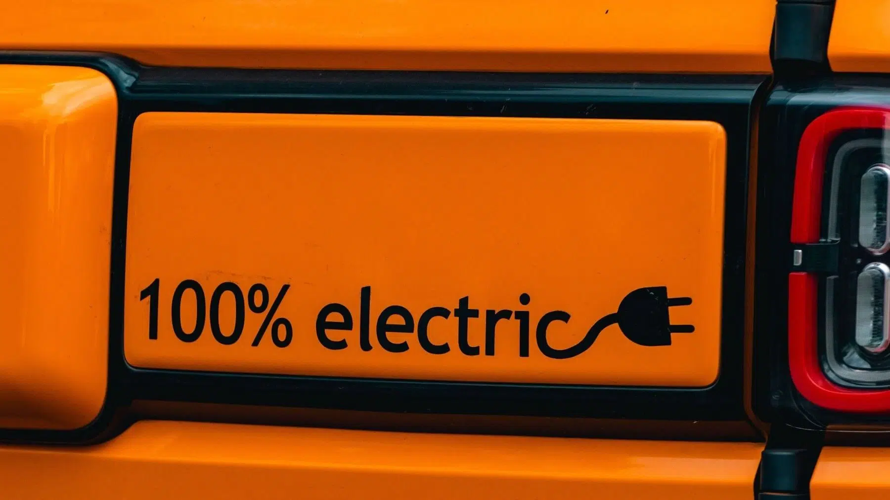 Cuba inaugura su primera solinera para autos eléctricos con carga ultrarrápida y energía solar en Santa Clara