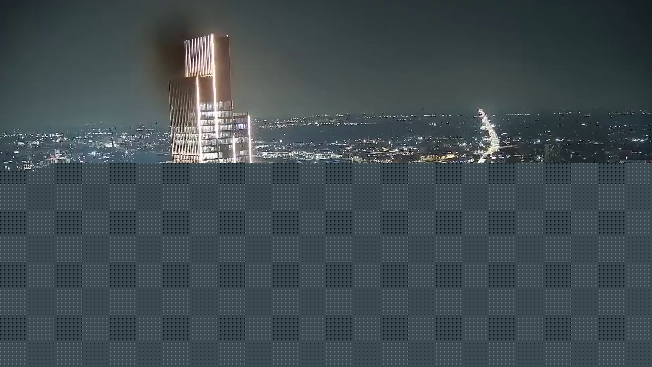 Foggy conditions immerse downtown Detroit overnight