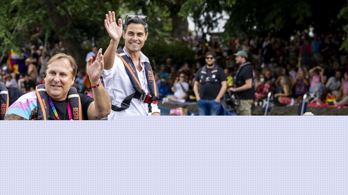 Jetten becomes first Dutch PM to join Pride canal parade