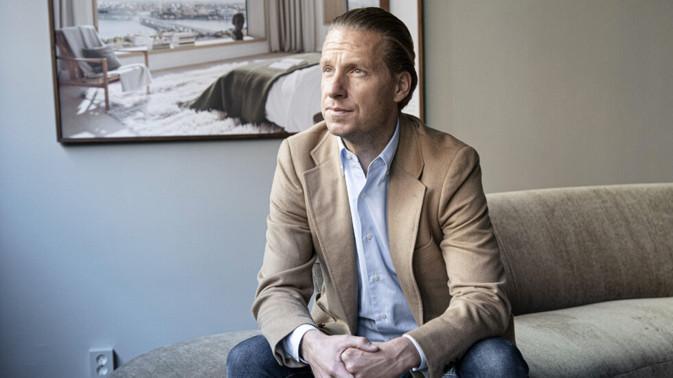 Oscar Engelbert sålde bord för miljoner till eget insolvent bolag