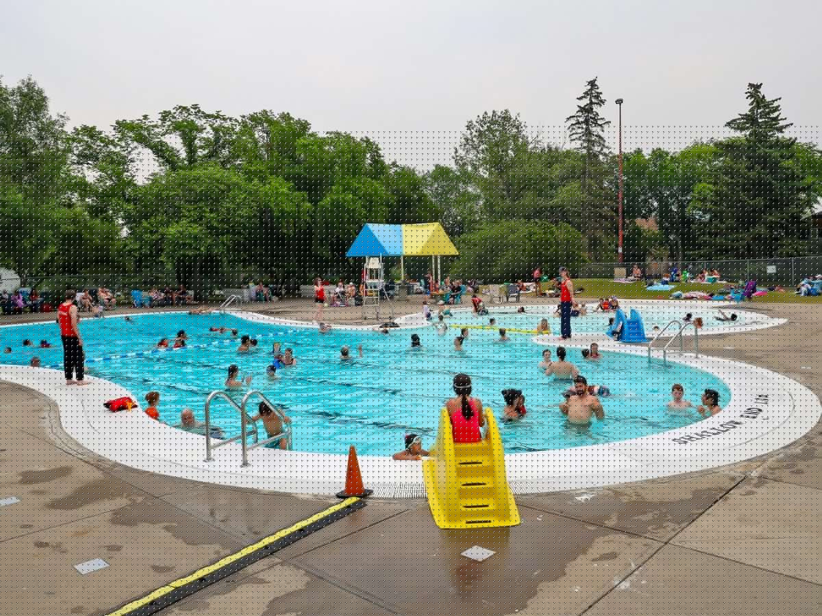 Calgary outdoor swimming pools see heightened demand amid hot temperatures