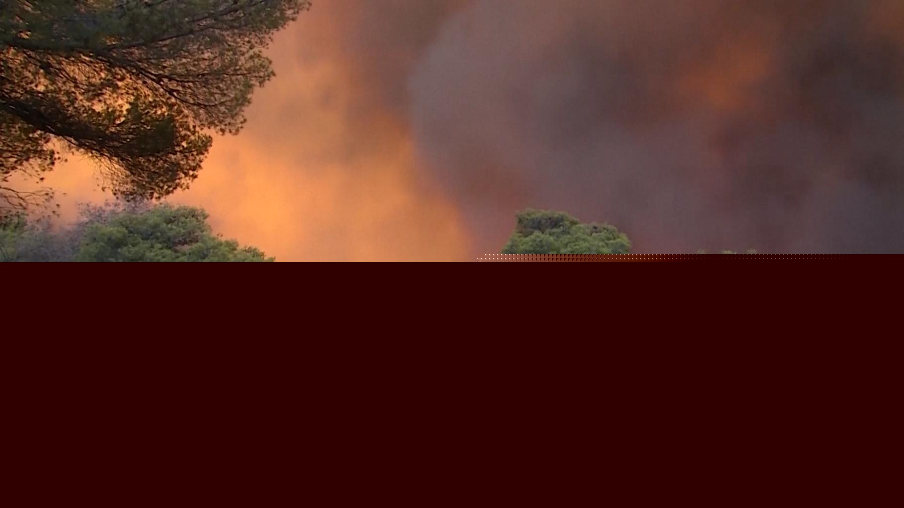 En Grèce, des vents violents viennent compliquer la lutte contre les incendies