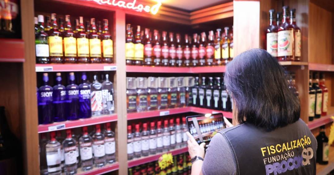 Vereadores querem ‘testagem rápida’ para metanol em bares de SP