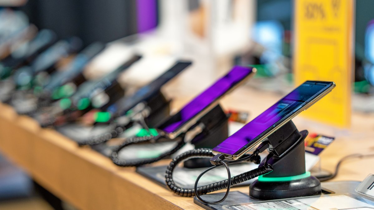 DMV crime ring busted for selling $500K in stolen goods on social media, police say