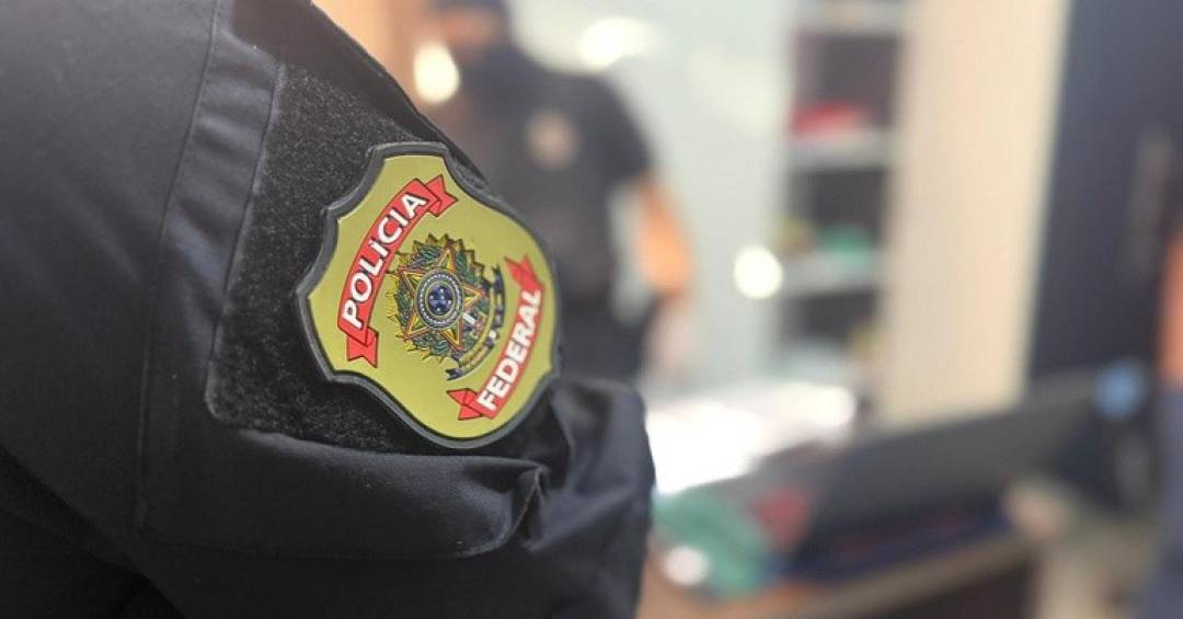 Dinheiro vivo em carro de campanha vira alvo de operação da PF em Pernambuco