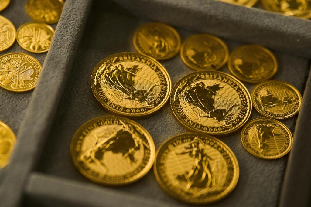 Gold prices soar to new records amid US government shutdown