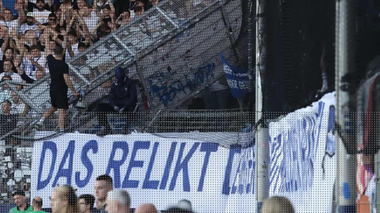 2. Fußball-Bundesliga: Banner vor Fluchttor sorgt für Spielunterbrechung in Bochum