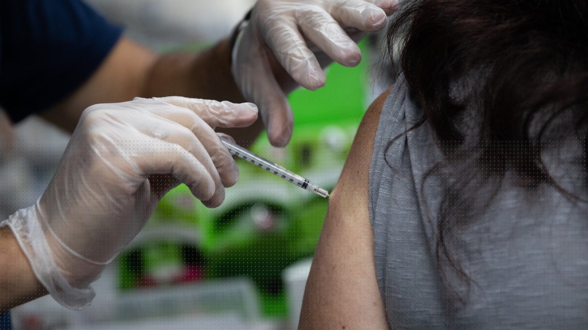 FDA approves 1st mRNA flu shot, from Moderna