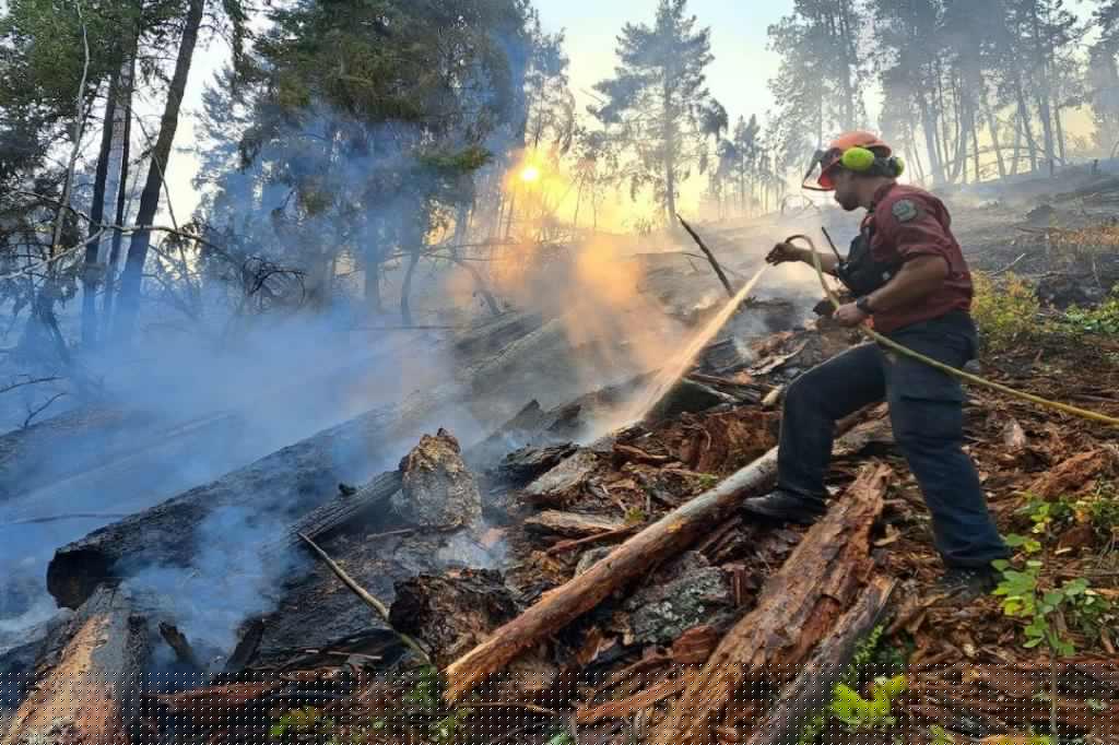 Quilpituk Creek wildfire evacuation orders remain, plans to return residents home