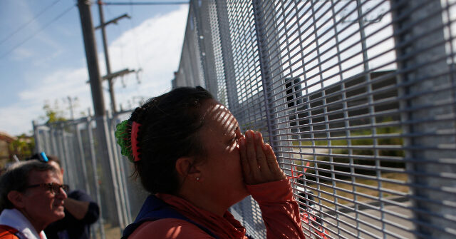 Woke Suburban Chicago Police Chief Threatens to Demolish Fence Protecting ICE Facility