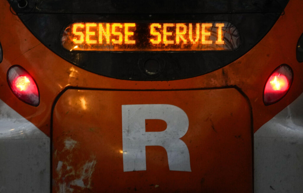 Retards a les línies R2, R2 Nord, R8 i R11 per un robatori de cable al sector ferroviari de Montornès Butano