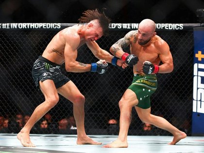 Robert Whittaker Breaks Down Volk vs Lopes 2 Ahead of UFC 325