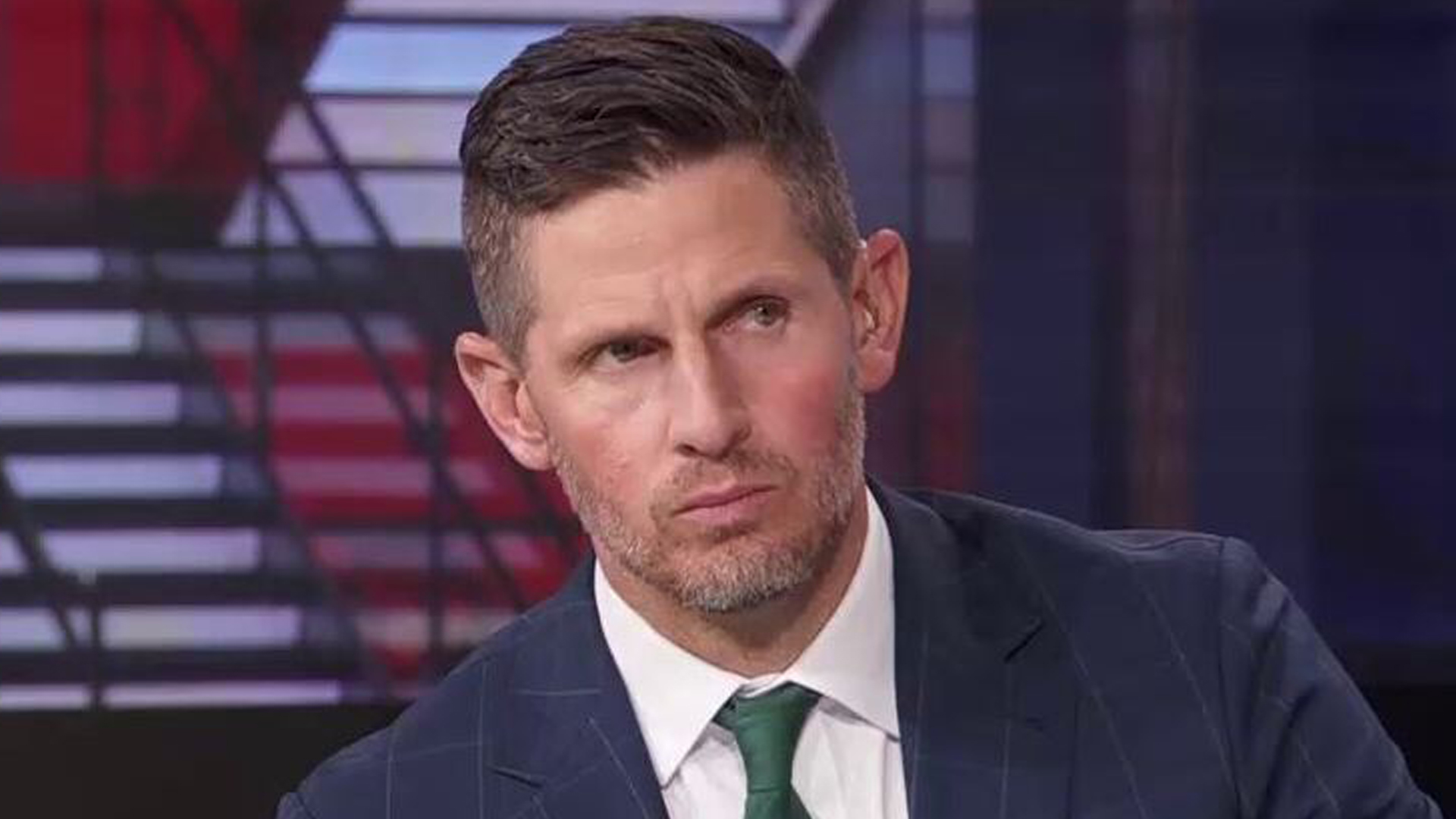 Dan Orlovsky slams ‘you can’t miss this’ after controversial missed call by refs in Jets-Dolphins