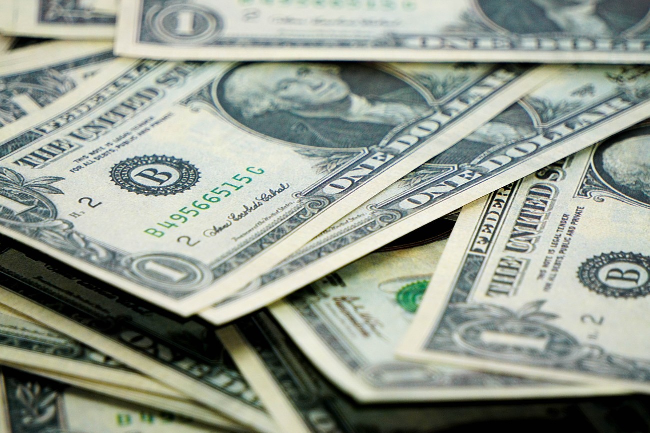 Dolar od 2003. nije bio niži! Odbijena oba predloga privremenog budžeta u SAD