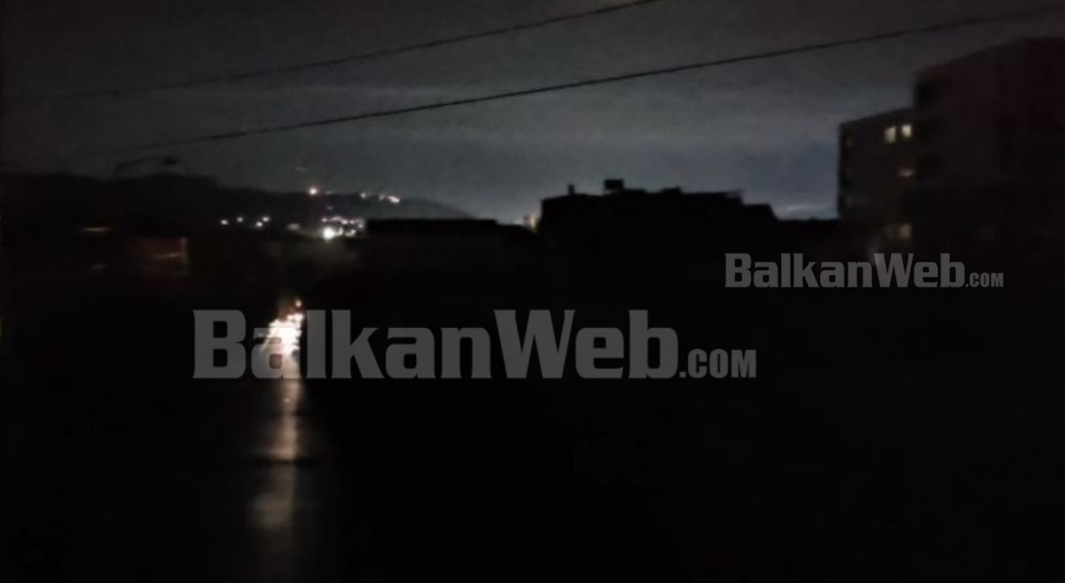 VIDEO/ Ndërpritet energjia elektrike, Vora dhe Bërxulla në errësirë totale