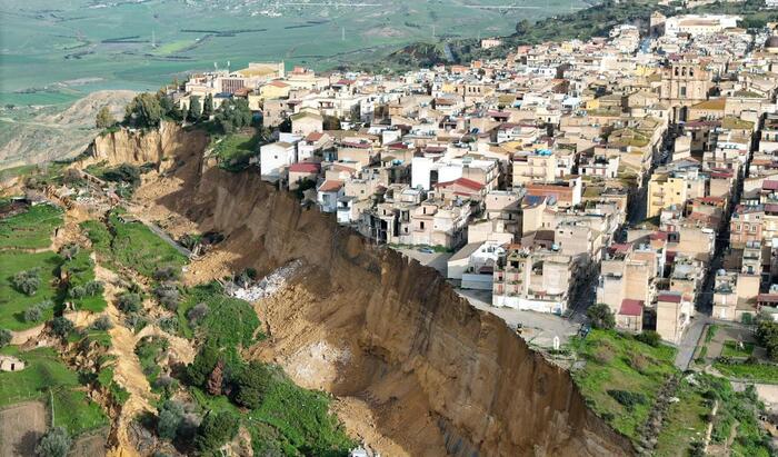 Frana di Niscemi: una collina che scivola, 1.500 persone evacuate