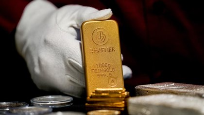 Crypto’s ‘digital gold’ myth exposed as traders pivot to metals