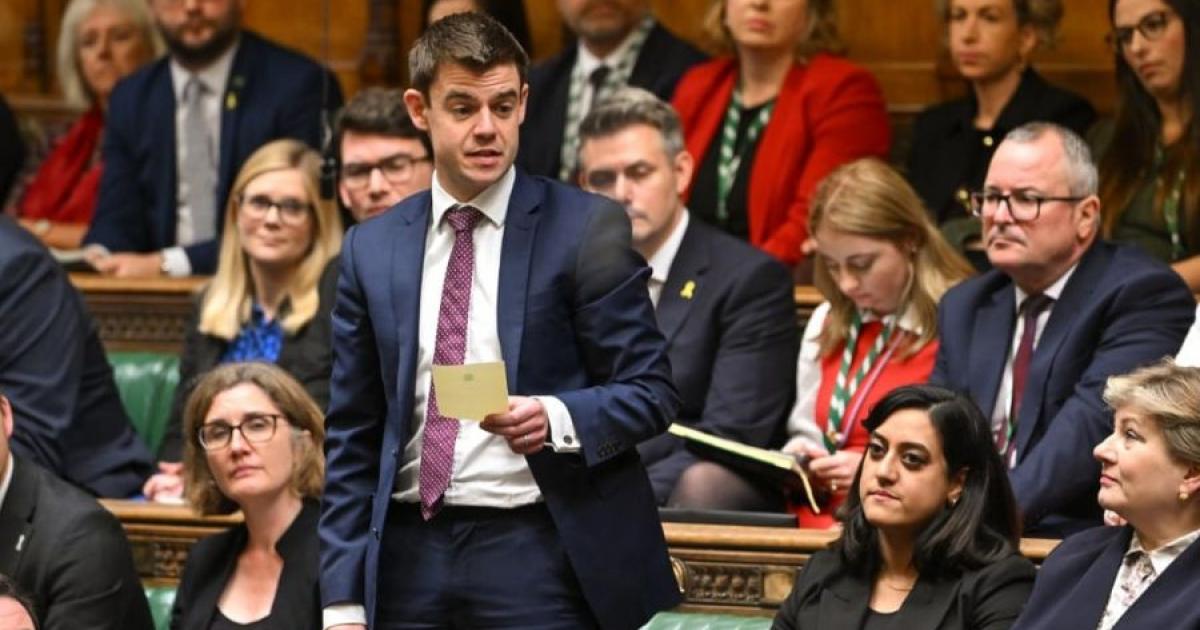 Thousands of working Bolton people still need benefits with 'bills stubbornly high'