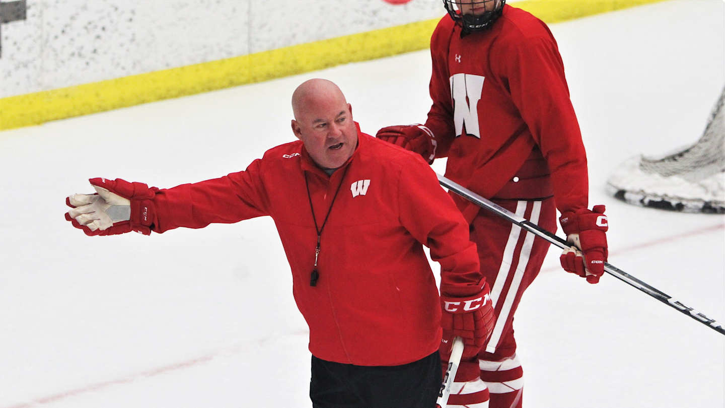 Wisconsin Badgers men's hockey falls in rankings after sweep at home