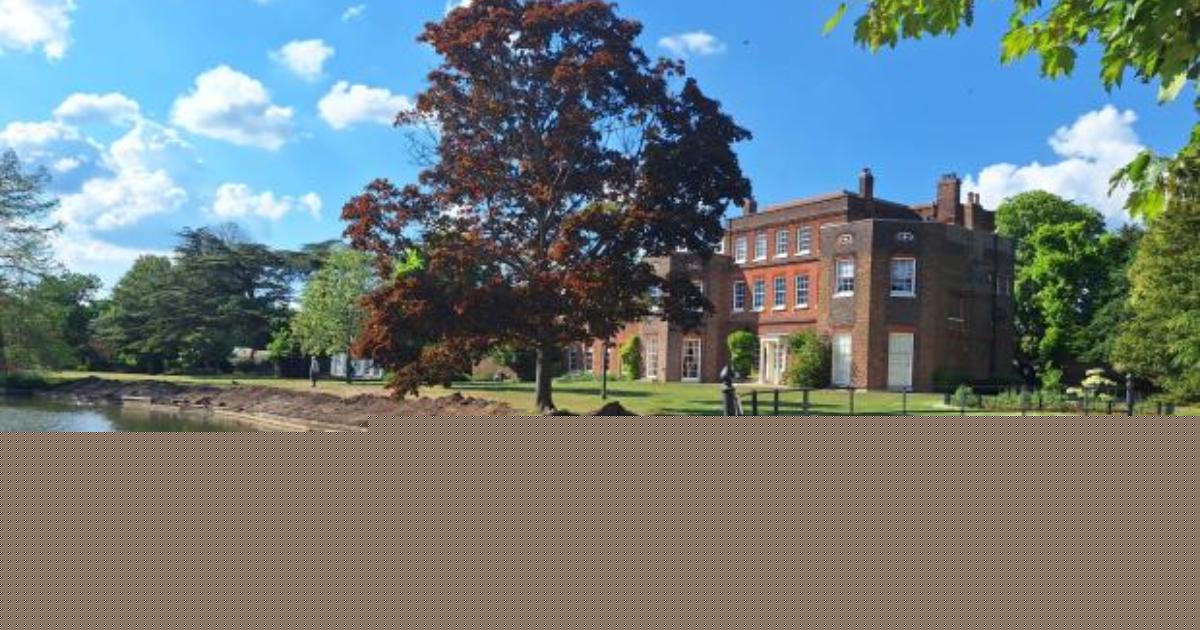 The free 'lovely' Hornchurch gardens where hundreds of weddings have taken place