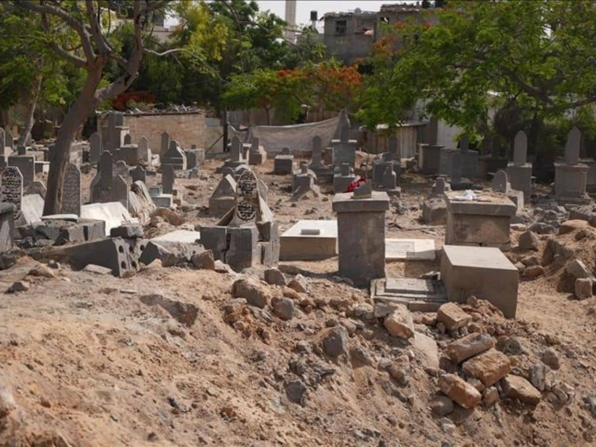Gaza: Israel dug up 250 Palestinian graves to find one body