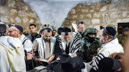 For the First Time in 25 Years, Jews Pray at Joseph's Tomb in Broad Daylight