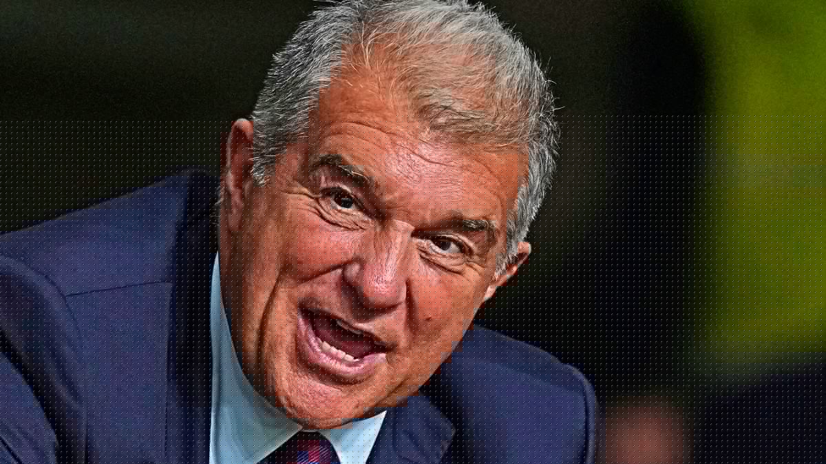 Paura per Laporta: il presidente del Barcellona operato per un’aritmia cardiaca. “Doveva partire per l’Inghilterra con il club”