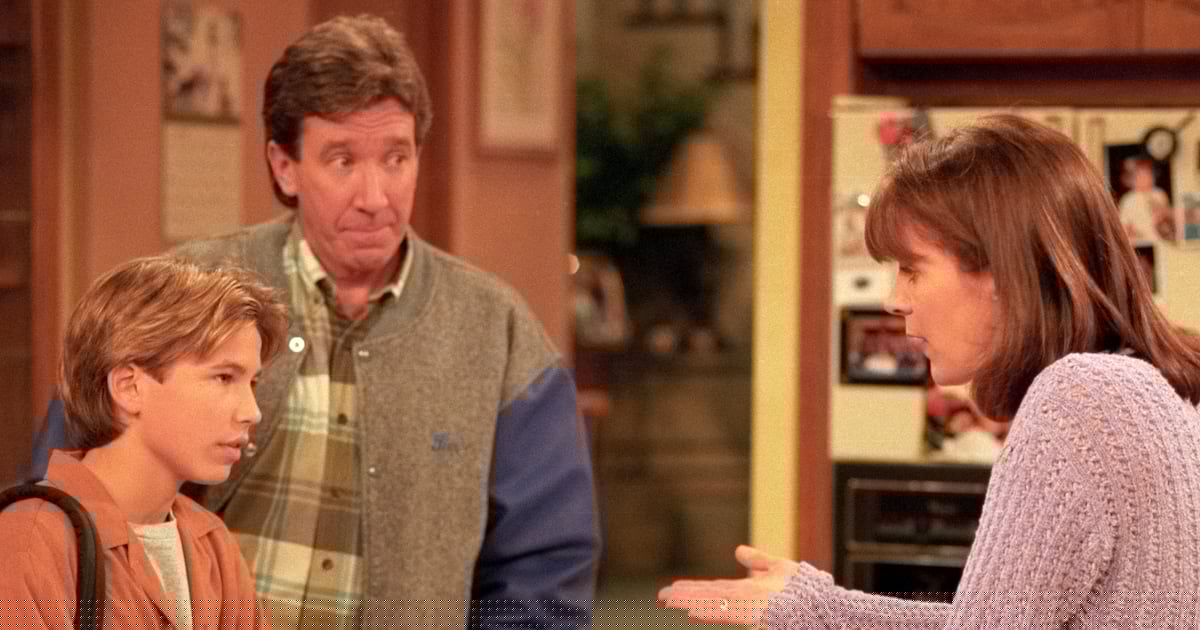 ’90s Sitcom Stars Pose for Iconic Pic After Years Apart