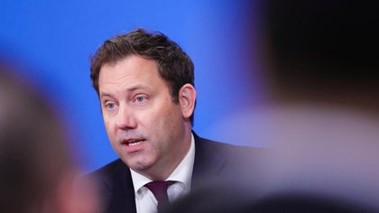 Verbrenner-Aus: Klingbeil fordert Standortbekenntnis der Automobilindustrie
