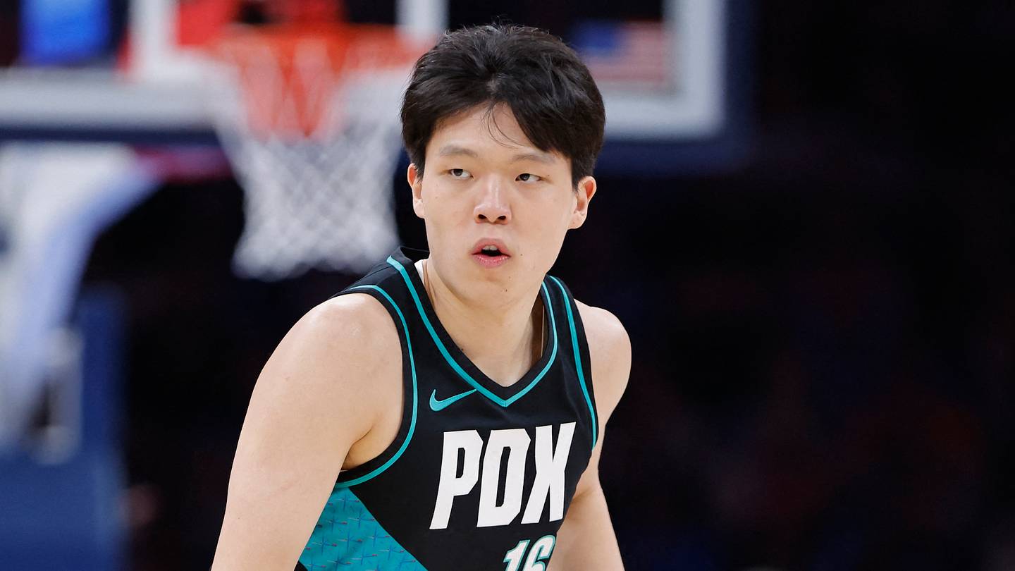 Blazers still face the same Yang Hansen question one season later