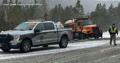 Girls hockey team from Santa Clarita involved in deadly crash in Colorado