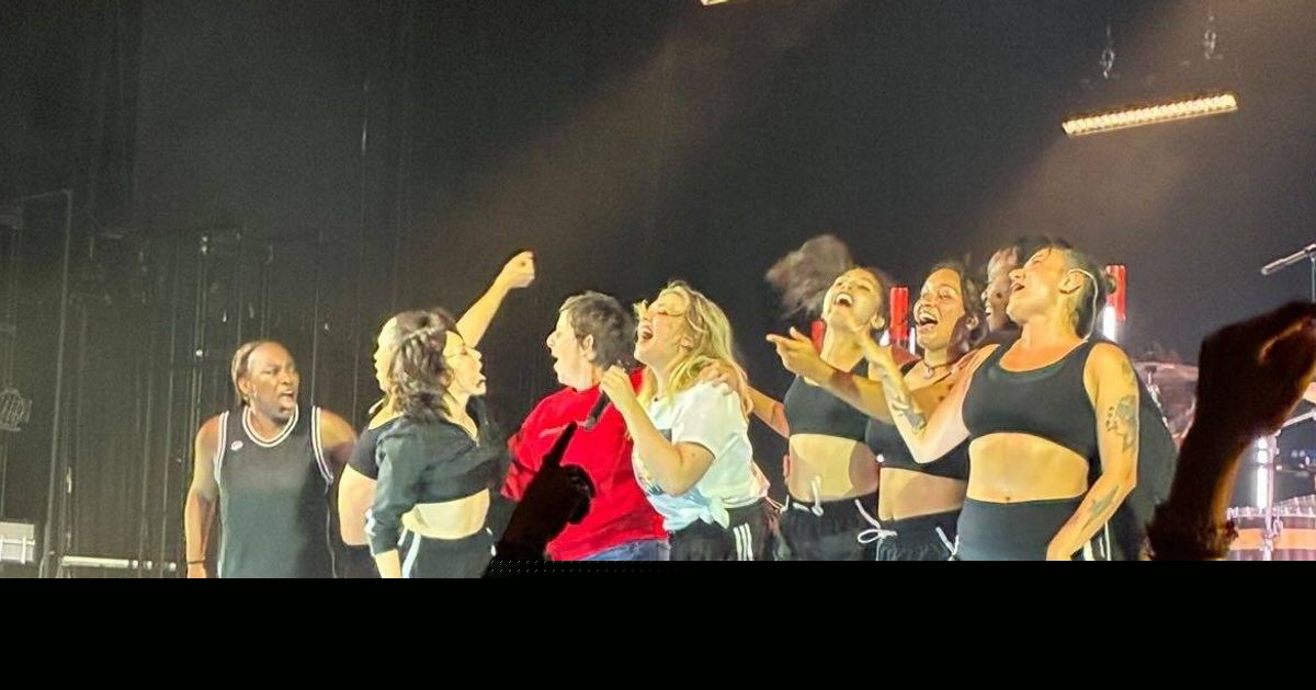 Coronation Street legend makes surprise appearance on stage at sold-out gig