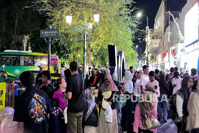 Penjual Sate Guling-Guling di Trotoar Malioboro Saat Penertiban PKL