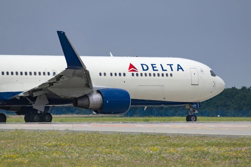 Two Delta Air Jets Collide During Taxiing At LaGuardia Airport, 1 Flight Attendant Injured