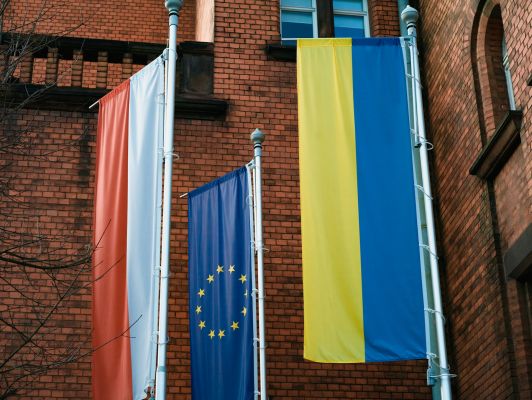 В Польше предложили всех безработных украинцев в стране отправить на фронт