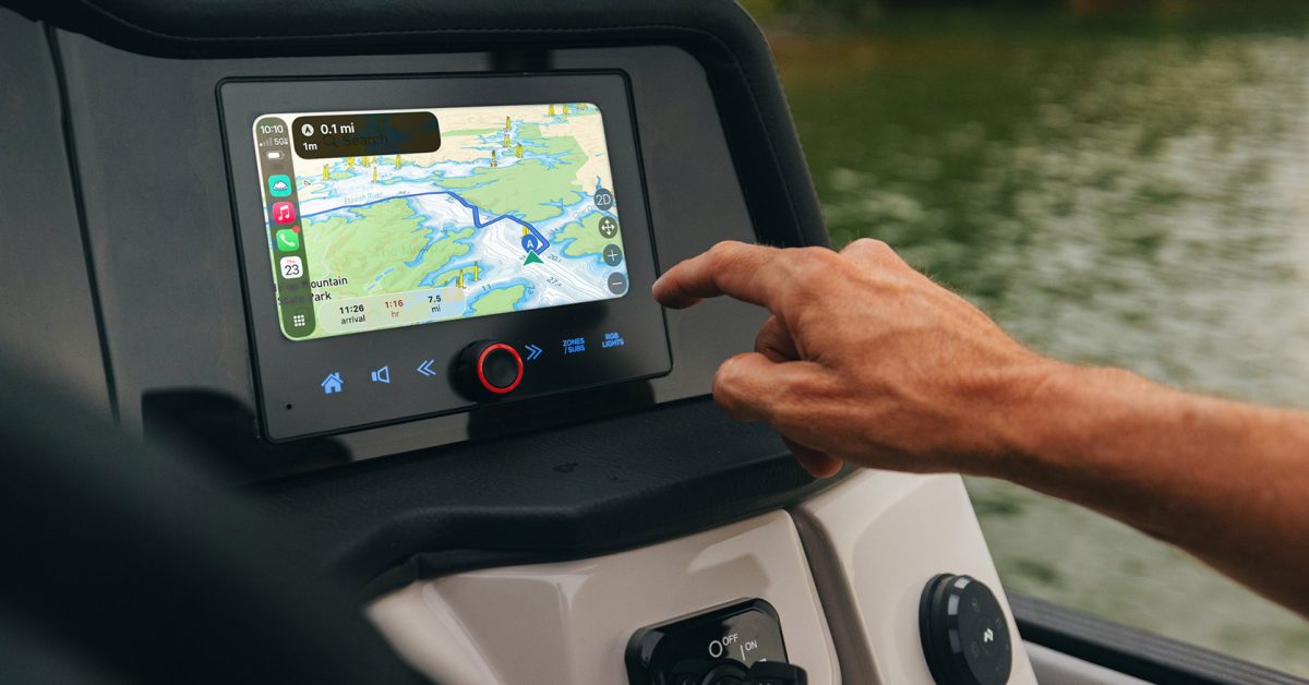 Apple CarPlay expands to select pontoon boats with on-water navigation