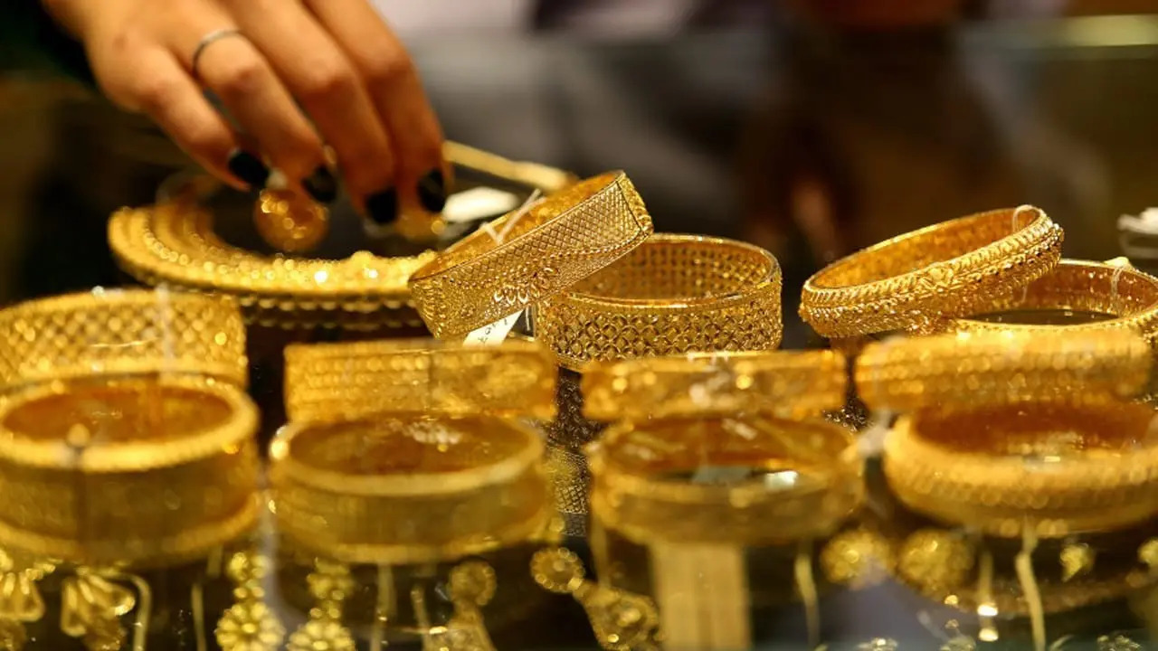 Gold prices soar to new record in Pakistan, up Rs3,500 per tola