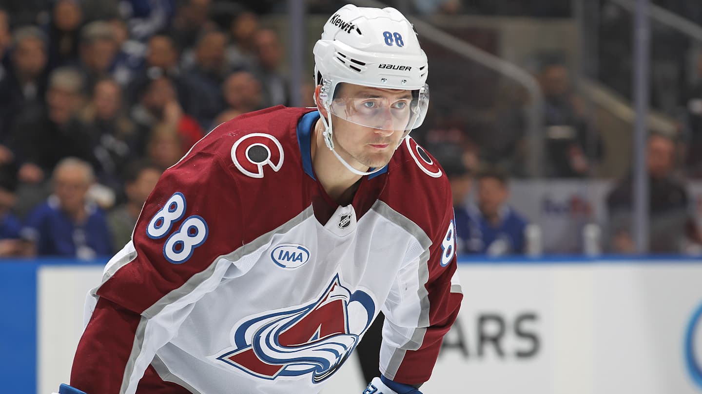 Colorado Avalanche, Necas under pressure to work out extension
