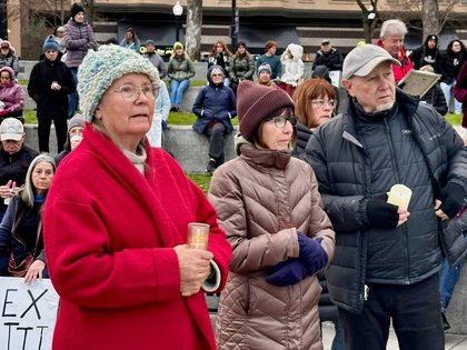Candlelit vigil unites Napa residents in response to Minnesota shootings