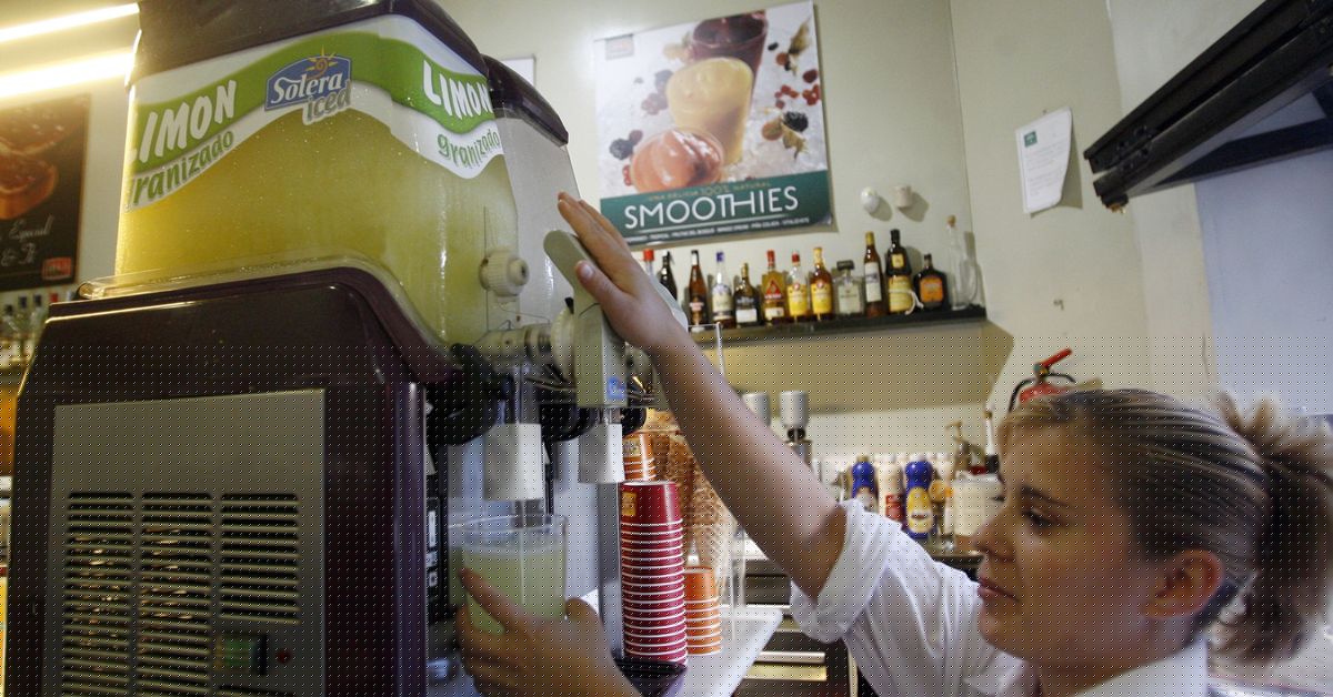 Los andaluces valoran más los planes sencillos, no renuncian a cuidarse en vacaciones y eligen más bebidas refrescantes