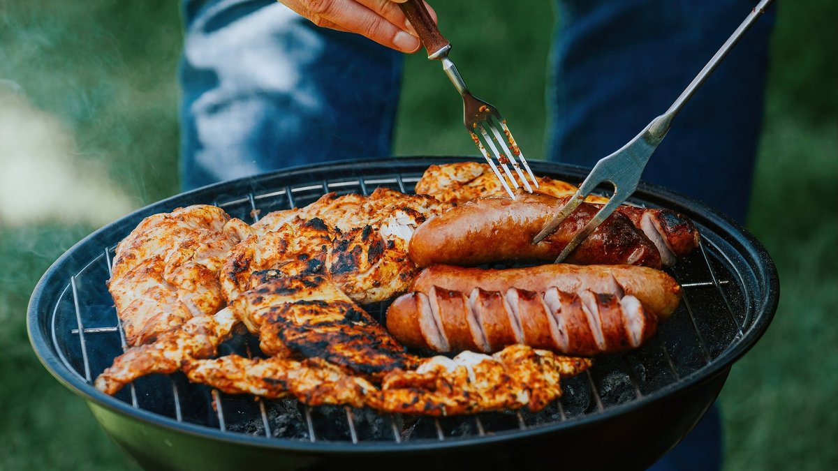 Les secrets d’un barbecue réussi : nos recettes pour se régaler tout l’été avec une côte de bœuf, des merguez ou de la saucisse de Toulouse