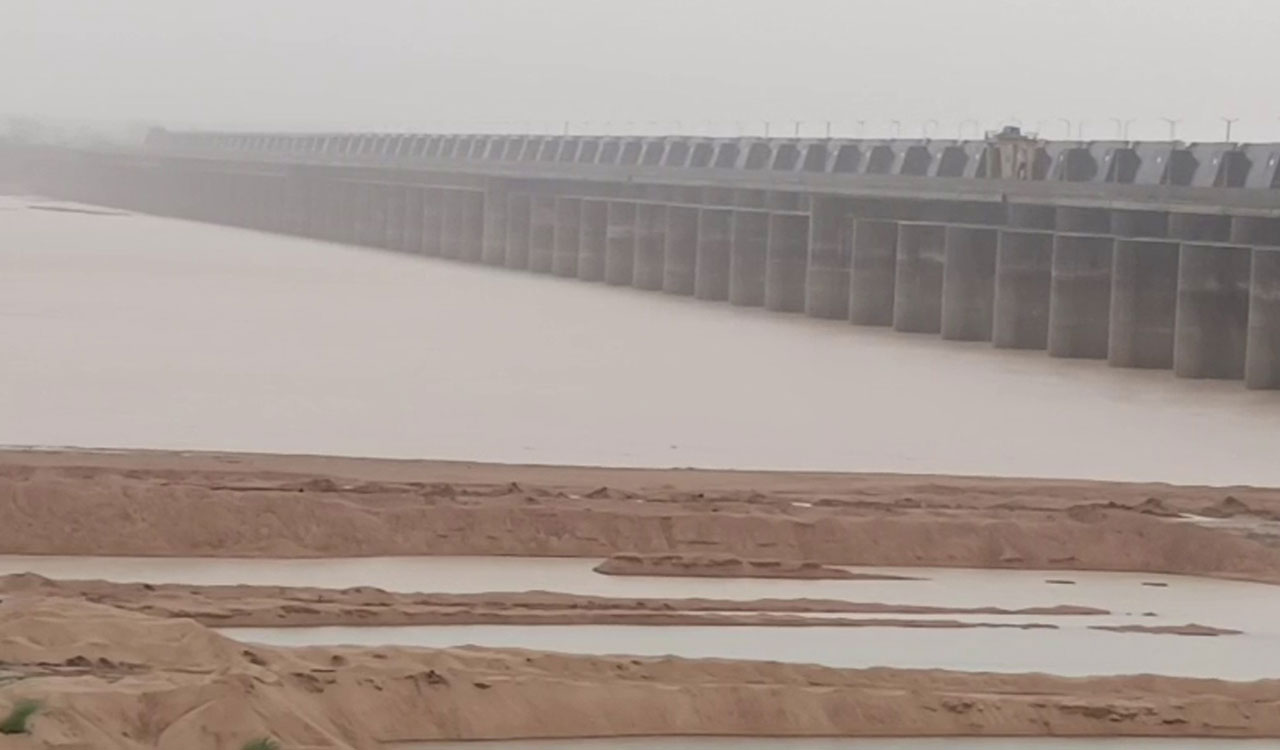 Heavy rains disrupt normal life, swell reservoirs in Telangana