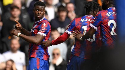 Cerita Oliver Glasner Berhasil Tenangkan Marc Guehi Usai Gagal Pindah ke Liverpool